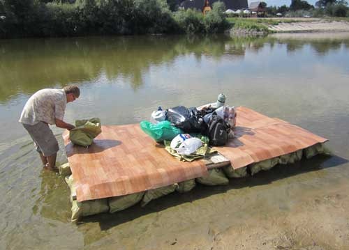 На воду и грузим снаряжение