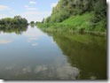 Сплав по реке на плоту из пластиковых бутылок