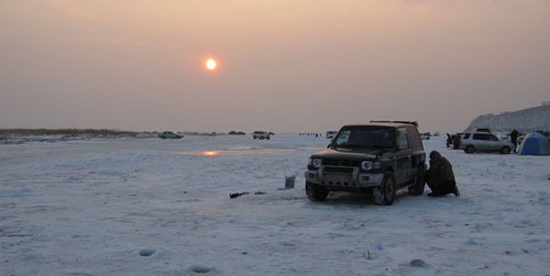 Солнце к закату Начинается зимняя ночная ловля